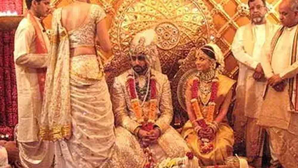 গরিব হওয়ায় অমিতাভের একমাত্র ছেলে অভিষেকের বিয়েতেও নাকি আসেননি অনুপ।