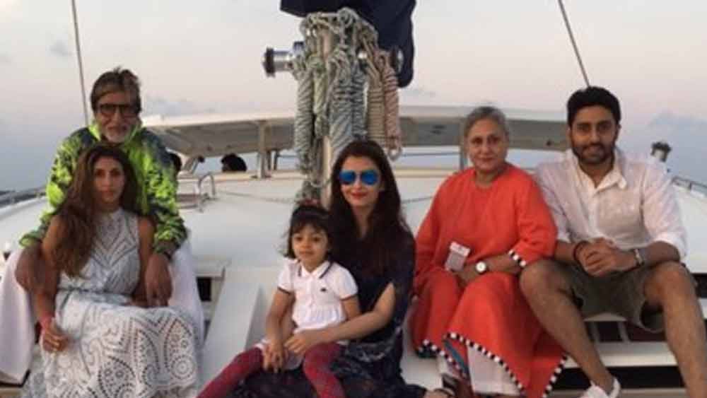 বচ্চন পরিবার কেন মুখ ফিরিয়ে রয়েছে অনুপের থেকে? এ নিয়ে যা বিতর্ক রয়েছে তার কতটা ঠিক, কতটা ভুল তা বচ্চন পরিবারই বলতে পারবে।