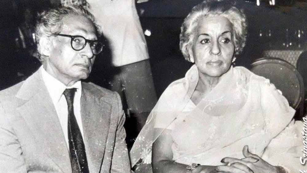 যত দিন হরিবংশ বেঁচে ছিলেন অনুপের দেখভাল করতেন তিনিই। কিন্তু হরিবংশের মৃত্যুর পর তাঁদের দেখাশোনার আর কেউ নেই। অমিতাভও তত দিনে পৈতৃক বাড়ি ছেড়ে মুম্বই থাকতে শুরু করেছিলেন।