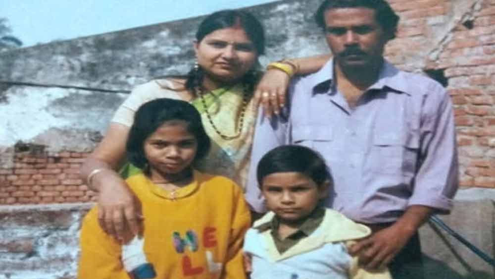 তাঁর নাম অনুপ রামচন্দ্র। অমিতাভের নিজের পিসির ছেলে অনুপ। অমিতাভের সঙ্গে ছোটবেলার অনেক স্মৃতি এখনও টাটকা অনুপের মনে।