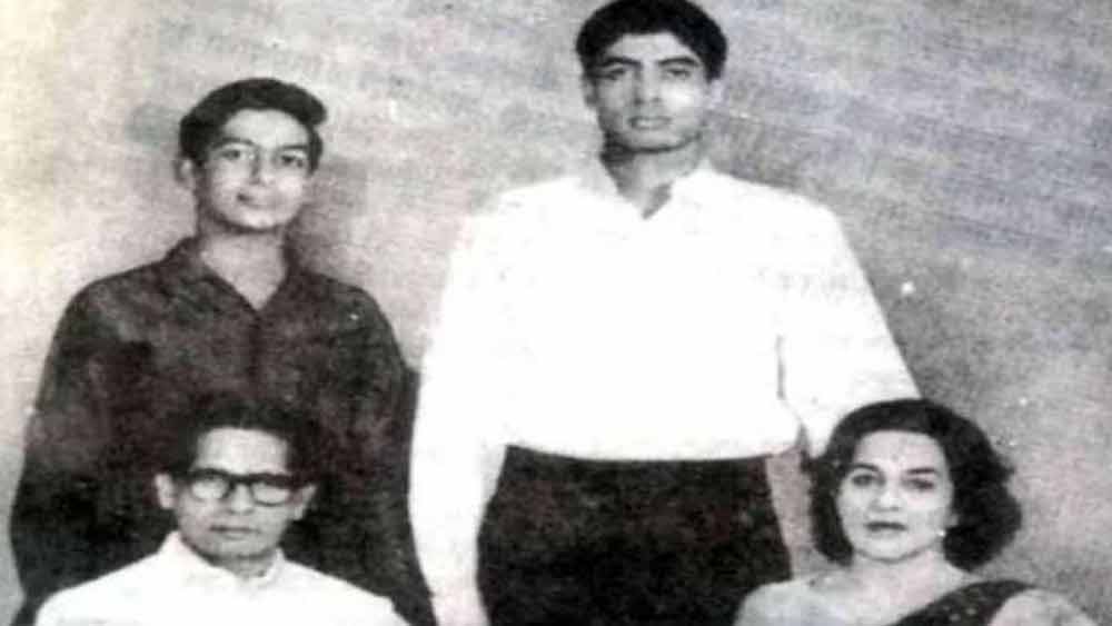 বচ্চন পরিবার থেকে বিন্দুমাত্র সাহায্য তিনি পান না। তাঁদের সঙ্গে কোনও কথাবার্তাও নেই অমিতাভ কিংবা তাঁর পরিবারের কারও।