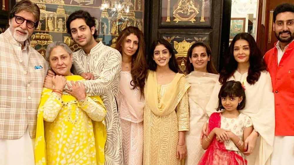 চলাফেরা, ওঠাবসা, পোশাক, খাওয়া— সবেতেই বচ্চন পরিবারের বিলাসবহুলতার ছাপ স্পষ্ট। দেশের অন্যতম ধনী এই পরিবার। তাঁদের খ্যাতি, জনপ্রিয়তা বিদেশেও রয়েছে।