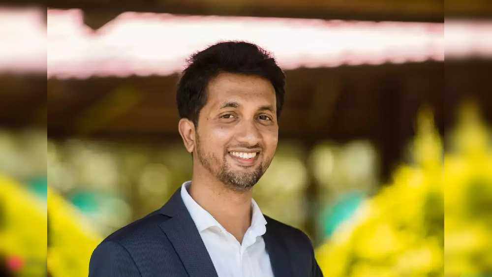 তবে কুলির ছেলে মুস্তাফার এই সাফল্য সহজে আসেনি। কঠোর পরিশ্রম তো ছিলই। তার সঙ্গে সঠিক সুযোগ আর তাৎপর্যপূর্ণ কিছু করার ইচ্ছেও তাঁকে এগিয়ে যেতে আর এই জায়গায় পৌঁছে দিতে সাহায্য করেছে বলে মনে করেন তিনি।