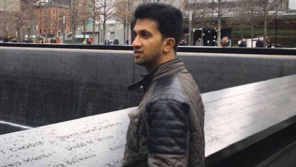 মুস্তাফা জানিয়েছেন, কোনও বাবা-মা চাইবেন না তাঁদের সন্তান পড়াশোনা ছেড়ে কুলির কাজ করুক। কিন্তু তাঁর পরিবারের অন্য কোনও বিকল্প ছিল না। টিকে থাকার জন্য এ ছাড়া আর অন্য কোনও উপায় ছিল না তাঁদের সামনে।