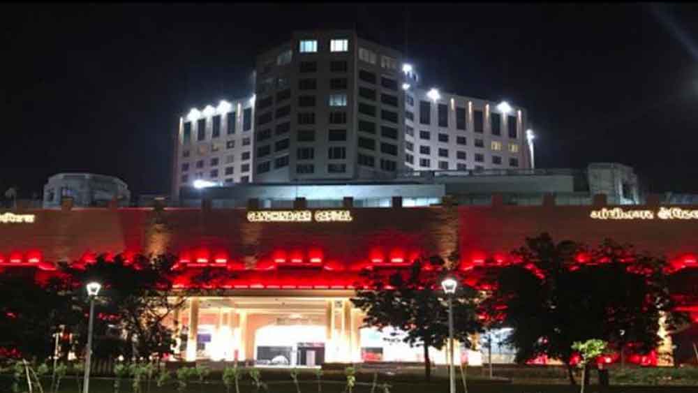 এছাড়া প্ল্যাটফর্মে বসার ব্যবস্থা থাকবে ৪০০ জনের। স্টেশনের ব্যাপ্তির কথা মাথায় রেখে বানানো হয়েছে একাধিক সাবওয়ে। পার্কিংয়ের জন্যও বরাদ্দ করা হয়েছে অনেকখানি জায়গা।