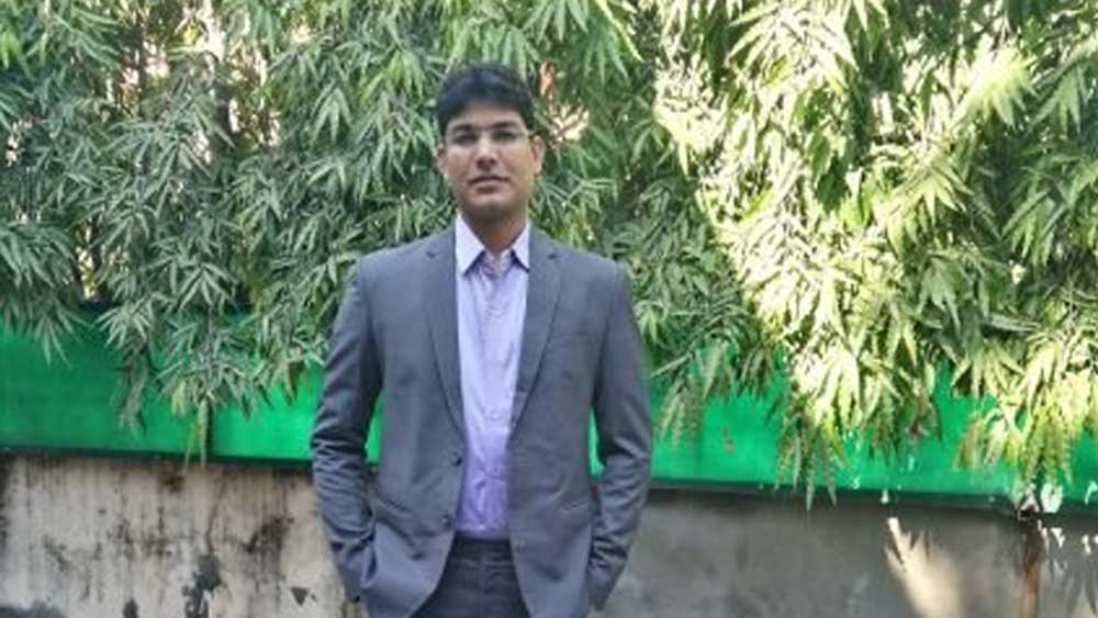 চার-পাঁচ বছর সেখানে কাজ করার পর তিনি সিভিল সার্ভিসের জন্য প্রস্তুতি নিতে শুরু করেন। দিল্লি চলে আসেন।