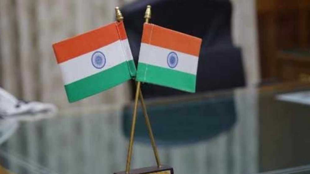 দুর্নীতি একেবারেই মানতে পারেন না। দুর্নীতি দেখলে অন্য অনেকের মতো মুখ বুজে থাকতে পারেন না। প্রতিবাদ করেন।