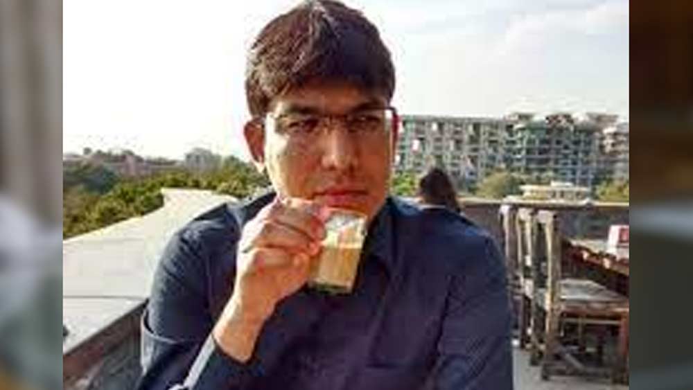 এই কারণে চাকরি জীবনের প্রথম ৫৪ মাসেই ন’বার বদলি হয়ে গিয়েছেন তিনি।