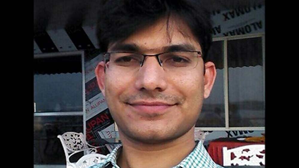 সম্প্রতি এই আইএএস অফিসারকে নিয়ে বিস্তর চর্চা শুরু হয়েছে নেটমাধ্যমে। তাঁর জীবনের সঙ্গে হিন্দি ছবির তুলনা করা হচ্ছে। ছবিতে যেমন সৎ অফিসারদের বারবার বদলি করা হয়, তাঁকে নিয়েও এই মন্তব্যগুলিই ভেসে আসছে।