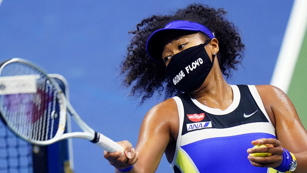 ওসাকার মাস্কে জর্জ ফ্লয়েডের নাম।