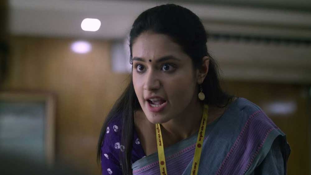 কীভাবে বাংলাদেশের এক সাধারণ মেয়ে দেশের কর্মজীবী নারীদের কণ্ঠস্বর হয়ে উঠল, তার গল্পই এই সিরিজে তুলে আনা হয়েছে।