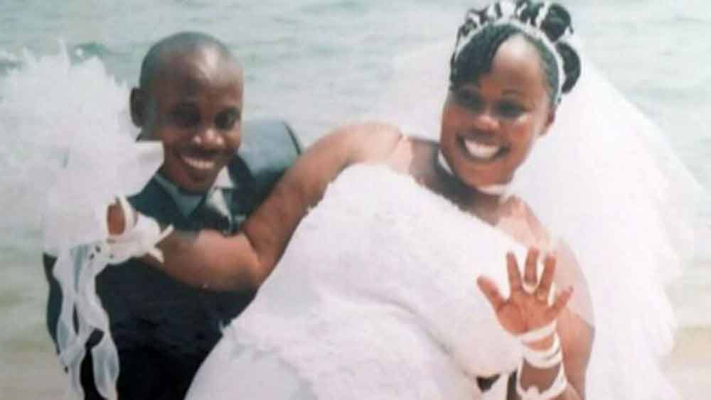 ক্রমে তাঁদের মধ্যে ঘনিষ্ঠতা বাড়তে থাকে। দু’জনের প্রেম হয় এবং শেষে বিয়েও করেন। বিয়ের পর তাঁরা অস্ট্রেলিয়ার মেলবোর্নে সংসার পেতেছিলেন।