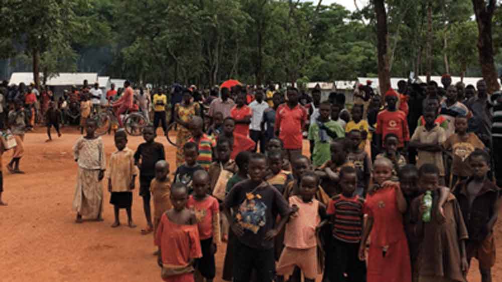 তখন ২০১৫ সাল। মায়ের অসুস্থতার খবর পেয়ে বুরুন্ডি চলে যান রুকুন্দ। স্বামীকেও সঙ্গে নিয়ে গিয়েছিলেন। বুরুন্ডির একটি হোটেলে উঠেছিলেন দু’জনে। মানসিক ভাবে ক্লান্ত রুকুন্দকে তাঁর স্বামী কিছু ক্ষণ বাইরের তাজা হাওয়ায় হেঁটে আসতে বলেছিলেন।