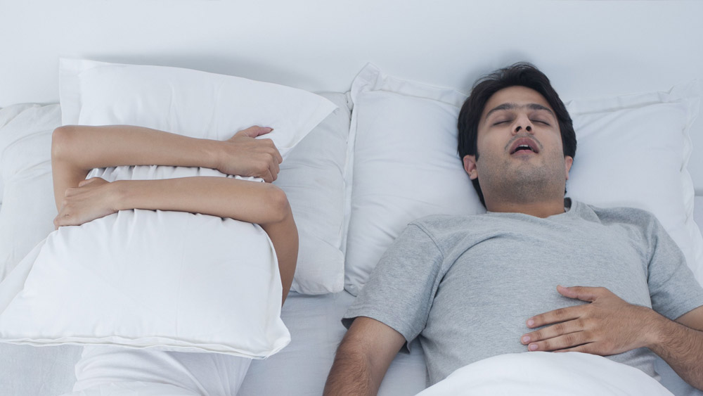 চিৎ হয়ে শুলে কি নাক ডাকে বেশি?