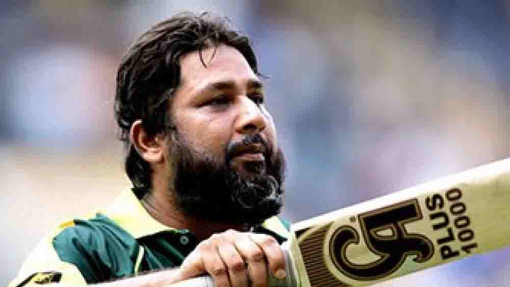 ইনজামাম উল হক: তিনে শোয়বের প্রাক্তন অধিনায়ক। ব্যাট হাতে ইনজামামের ওপর ভরসা রাখলেও তাঁর দলের অধিনায়ক কিন্তু অন্য ক্রিকেটার।