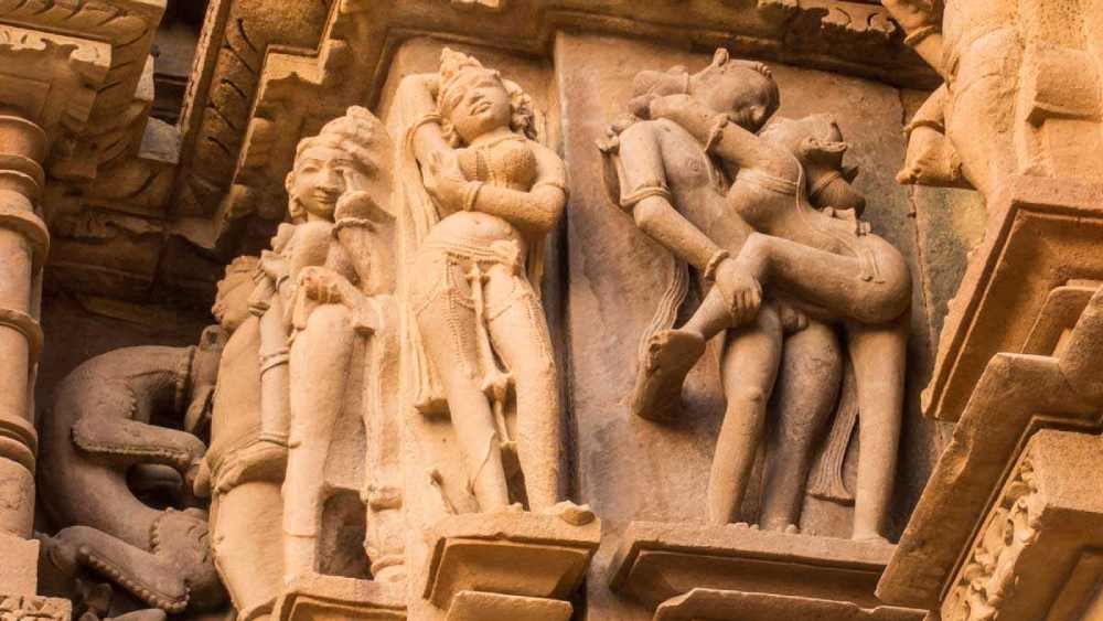 খাজুরাহে এসে যাঁরা বিয়ে করছেন, তাঁরা খুশি। 