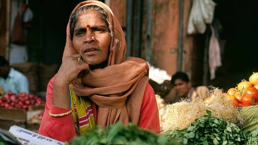 বাজার নজরদার এবং পরিবেশবিদরাও বিষয়টি নিয়ে চিন্তিত। তাঁদের কথায় এই প্রবণতা দীর্ঘমেয়াদে ভাল ফলদায়ী হতে পারে না। কারণ কৃষি অনেক ক্ষেত্রে পরিবহণের থেকে বেশি ক্ষতিকর গ্রিনহাউস গ্যাস ছড়ায়। যা পরিবেশের জন্য ক্ষতিকর। তাই হঠাৎ করেই মাংস ছেড়ে বিশ্ববাসীর এমন ডাল-ভাতে ফেরার প্রবণতা পরিবেশের পক্ষে উপকারী না-ও হতে পারে।