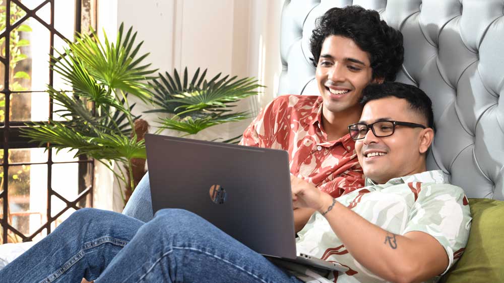 সংসারের যাবতীয় কাজ ভাগ করে নেন দু’জনে।