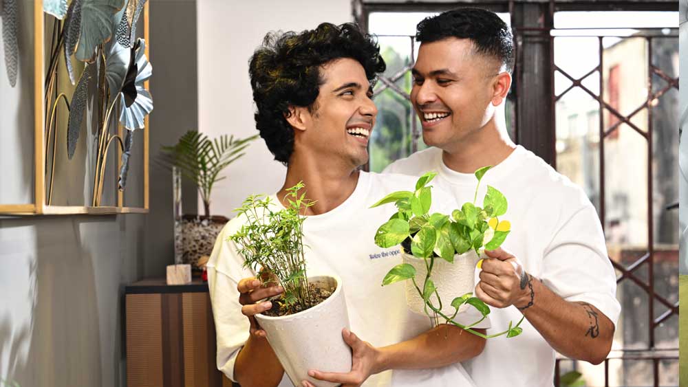 গাছের যত্ন নেন নিরঞ্জন, হেঁসেল সামলান মৈনাক।