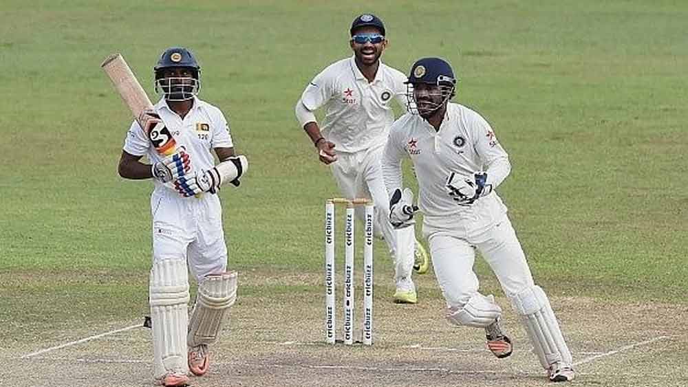 ২০১৫ সালে শ্রীলঙ্কার বিরুদ্ধে শেষ বার কিপিং করেছিলেন কে এল রাহুল। ফাইল চিত্র 