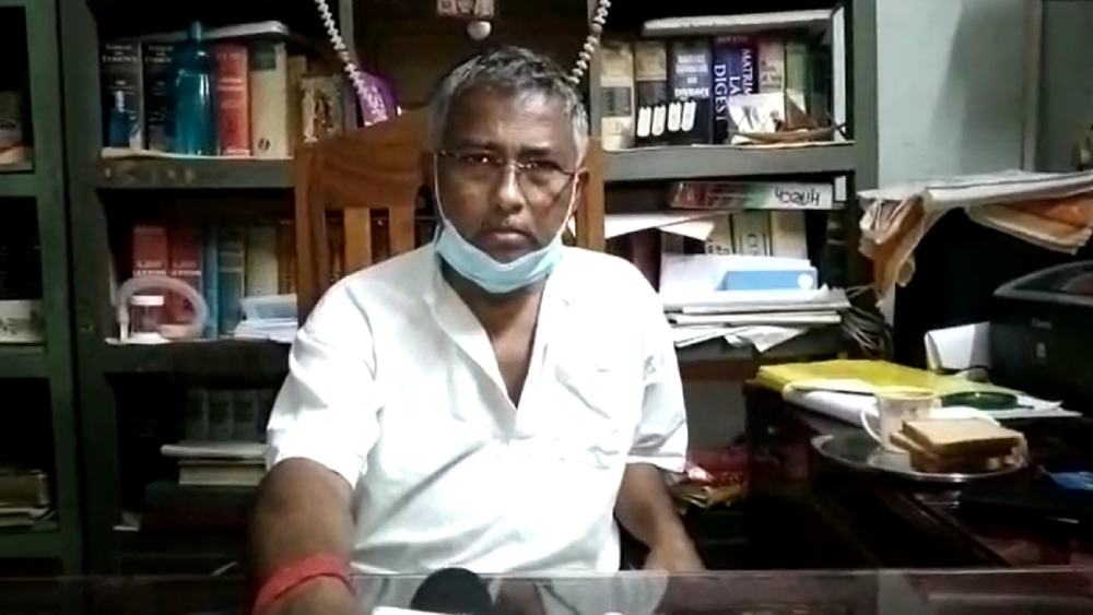 Congress leader wants to join tmc, posters in protest seen in Barasat dgtld