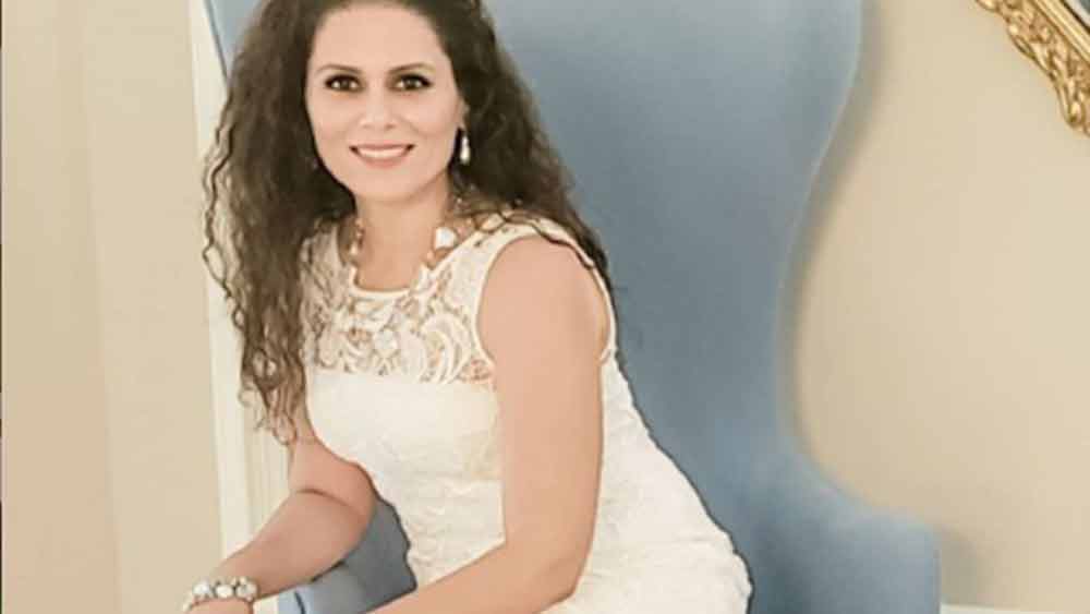 শরীরে তার ছাপ পড়েছে একটু একটু করে। চুল অনেক পাতলা হয়ে গিয়েছে। হাত-পায়ের নখগুলিও যেন কেমন কালো হয়ে গিয়েছিল তাঁর।