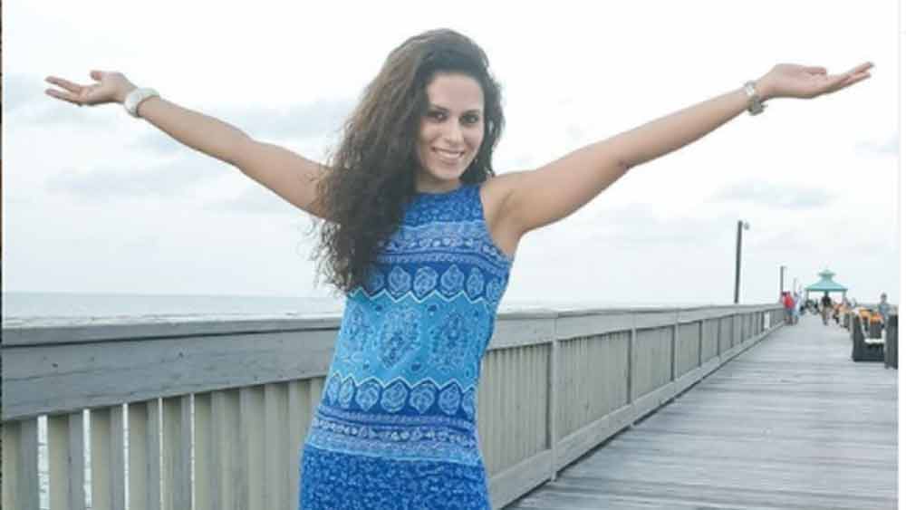 গায়ের চামড়া জেল্লা হারিয়ে ক্রমে রুক্ষ হয়ে উঠেছিল। শরীরে নানা ধরনের দাগও ফুটে উঠছিল। সেই দাগে ভরে গিয়েছিল মুখও।