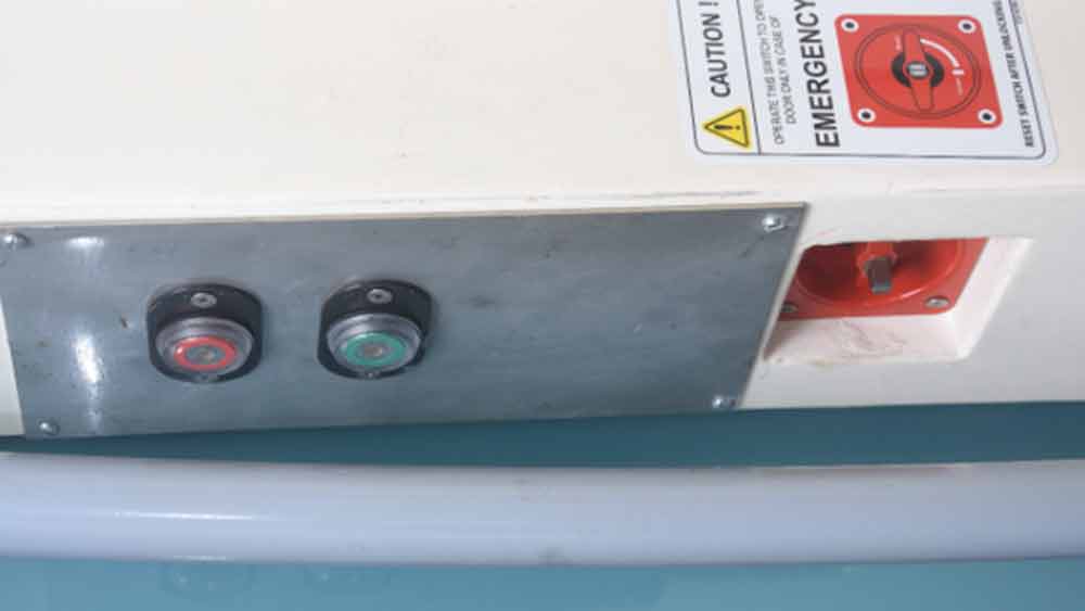 কোচে আপৎকালীন পরিস্থিতির জন্য একটি ইলেকট্রো-মেকানিক্যাল সুইচ থাকছে। যাতে হাত পড়লেই গার্ডের কাছে জরুরি পরিস্থিতির বার্তা পৌঁছবে। কোন কোচ থেকে সেই বার্তা এসেছে, তাও জানতে পারবেন গার্ড।