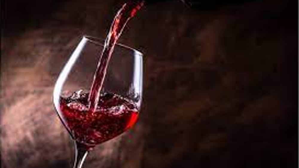 এই পানীয়ের রং অন্যান্য রেড ওয়াইনের থেকে অনেক বেশি গাঢ় হয়। এতে অ্যালকোহলের পরিমাণ মাত্র ১২.৫ শতাংশ।