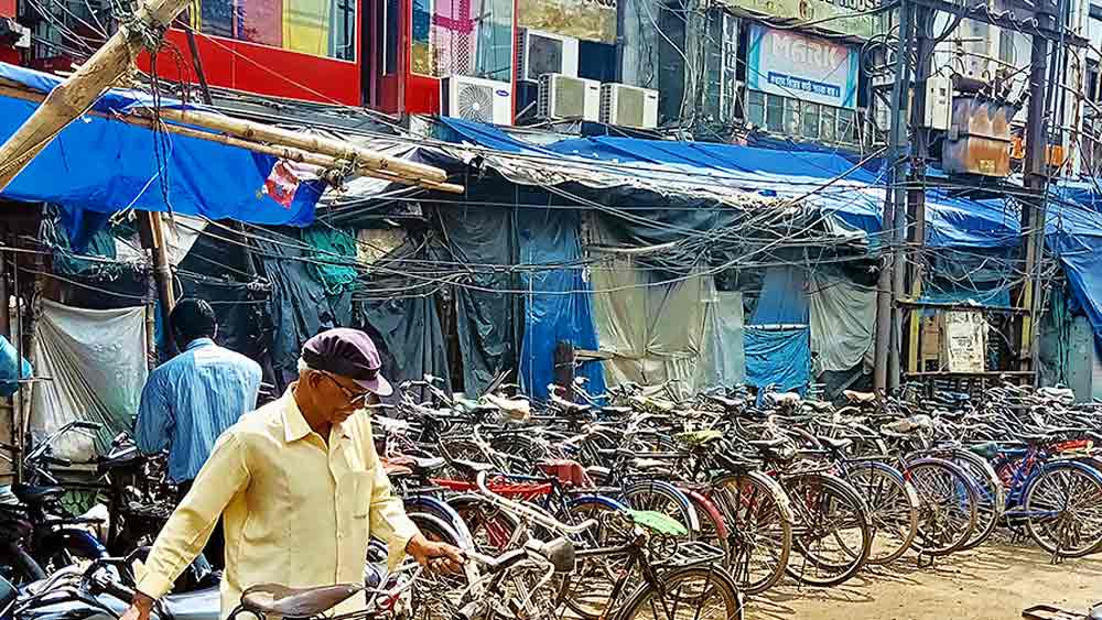 আসানসোল বাজার কার্যত জতুগৃহ। 