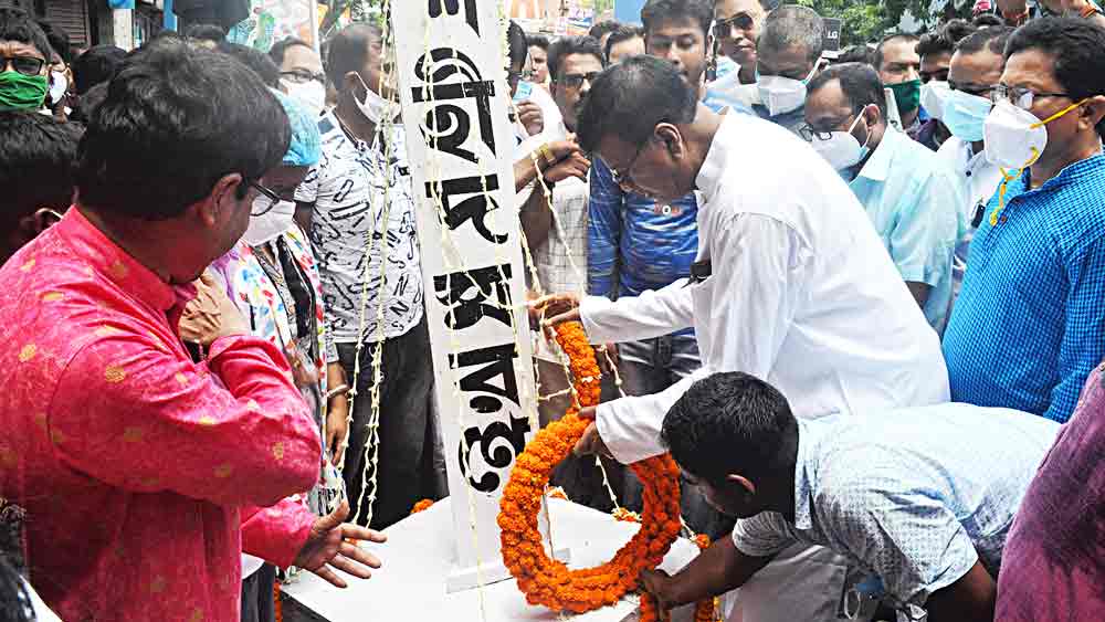 জেলা পার্টি অফিসের অনুষ্ঠানে প্রাক্তন মন্ত্রী রবীন্দ্রনাথ ঘোষ।