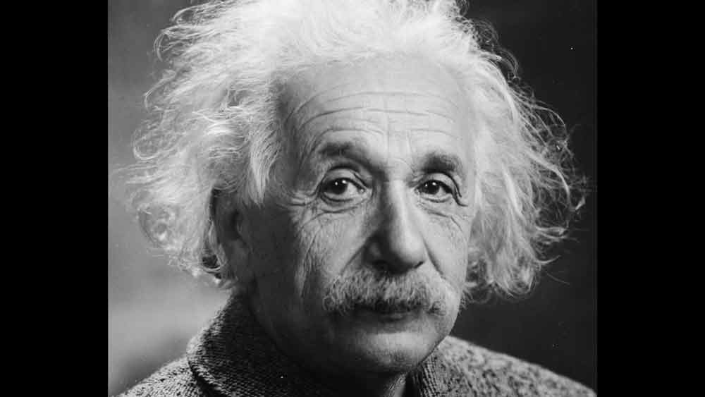 অ্যালবার্ট আইনস্টাইন: কিংবদন্তিপ্রতিম প্রতিভাধর বিজ্ঞানী নিয়ম করে ১০ ঘণ্টা ঘুমোতেন প্রতি রাতে। সাধারণ মানুষের চেয়ে কিছুটা বেশিই। অসামান্য মস্তিষ্ককে বিশ্রাম দেওয়ার জন্যই কি এই অতিরিক্ত সময়? এ নিয়ে রসিকতা আজও চালু রয়েছে।