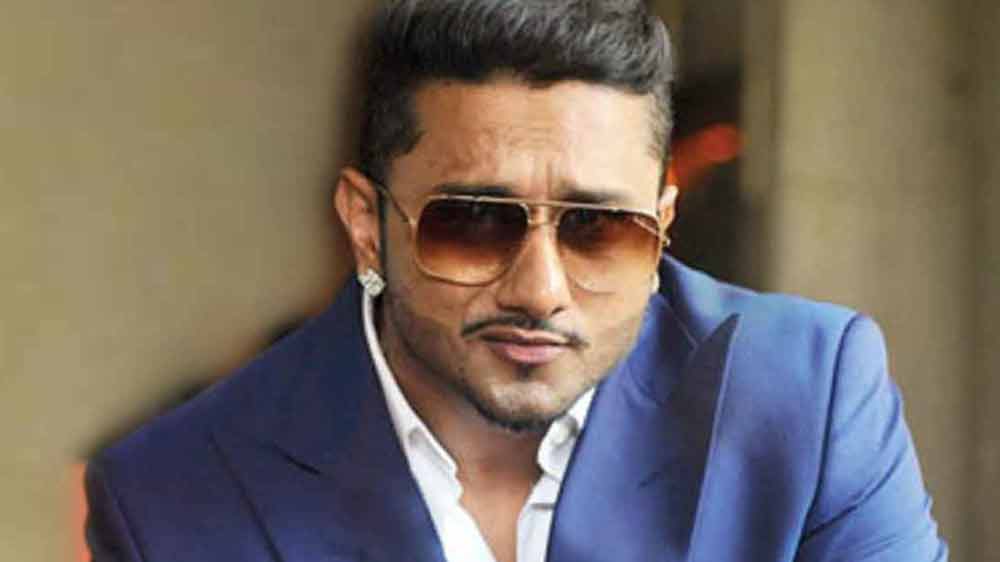 ইয়ো ইয়ো হানি সিংহের আসল নাম হিরদেশ সিংহ। ১৯৮৩ সালের ১৫ মার্চ পঞ্জাবের হোসিয়াপুরের এক শিখ পরিবারে জন্ম।