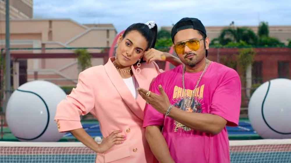 ক্রমে জনপ্রিয় হয়ে উঠছিলেন তাঁরা। দিলজিৎ দোসাঞ্জ তখন ‘লায়ন অব পঞ্জাব’ নামে একটি ছবি করছিলেন। সেই ছবির একটি গান গেয়েছিলেন হানি। ২০১১ সালের ওই গান সে বছর বিবিসি-র এশিয়ান ডাউনলোড তালিকায় প্রথম হয়েছিল।