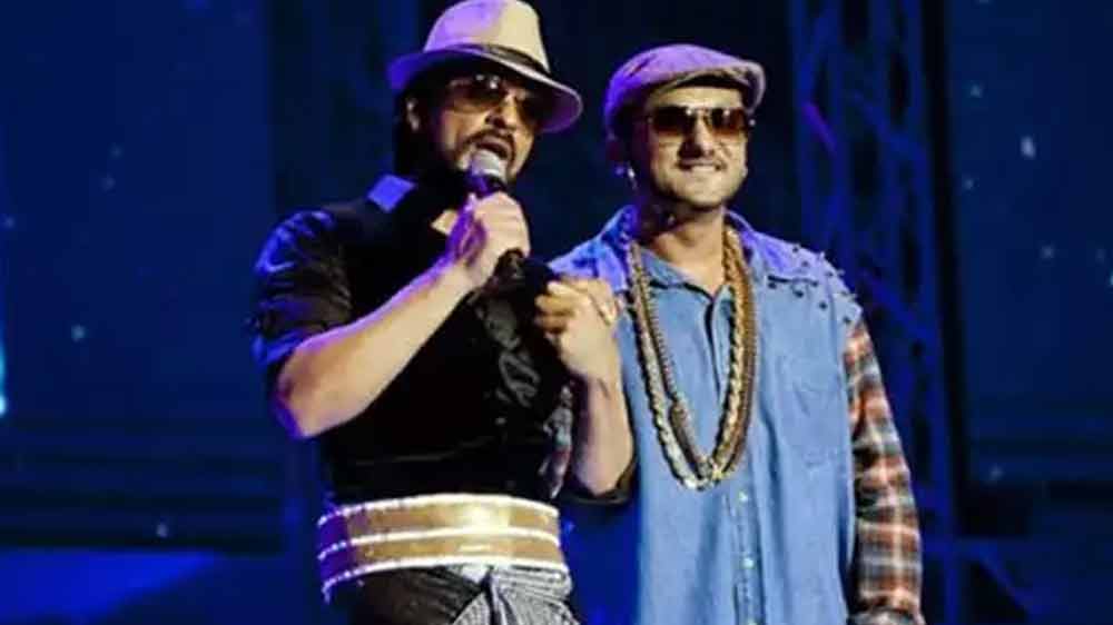 শাহরুখ, সলমন, অক্ষয়, অমিতাভদের সঙ্গে কাজ করে ফেলেছিলেন তিনি। শাহরুখের খুব ঘনিষ্ঠ হয়ে উঠেছিলেন তিনি। গানের পাশাপাশি কয়েকটি ছবিতেও অভিনয় করে ফেলেছিলেন তত দিনে।