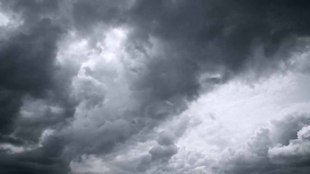 এই দুই আয়নের ভারসাম্যের হেরফের ঘটিয়ে ইলেকট্রিক চার্জ নির্গতকারী যন্ত্রটি মেঘের মধ্যে থাকা জলকণাগুলিকে কাছাকাছি নিয়ে আসে।