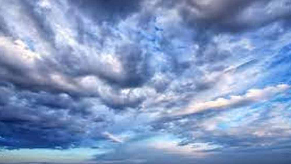 এই যন্ত্র নিয়ে মেঘের কাছে উড়ে যায় ড্রোন। মেঘের মধ্যে ধনাত্মক এবং ঋণাত্বক দু’ধরনের আয়নই রয়েছে।