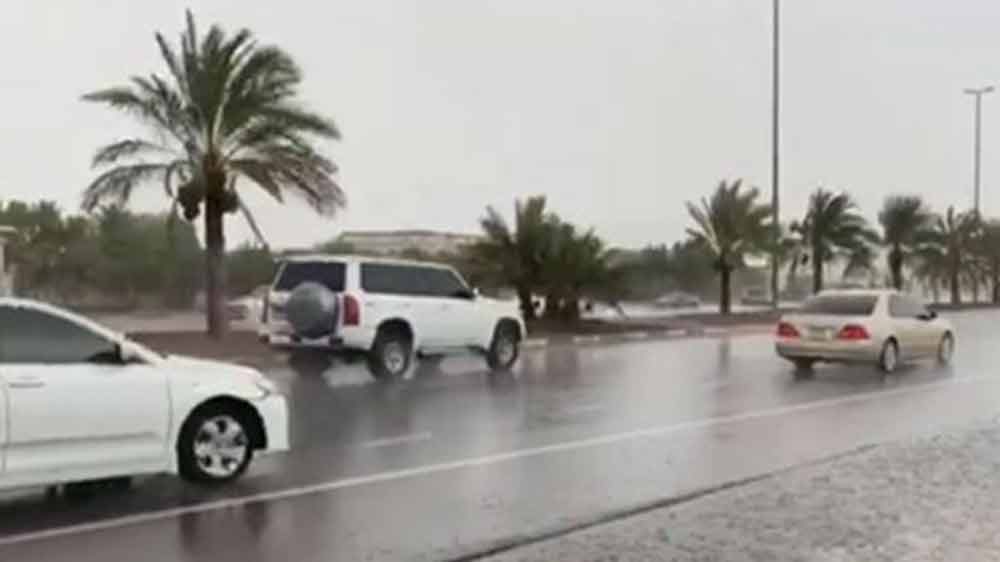 ব্রিটেনের ইউনিভার্সিটি অব রিডিংয়ে ড্রোন দিয়ে বৃষ্টি আনার এই কৌশল আবিষ্কৃত হয়েছে।