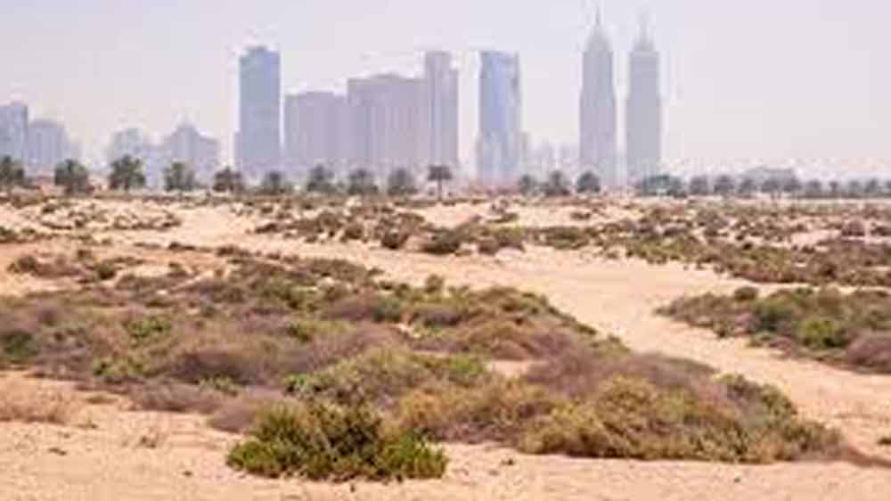 নাজেহাল বাসিন্দাদের রেহাই দিতে এ বার ড্রোন হামলা করে কৃত্রিম ভাবে মেঘ থেকে বৃষ্টি ঘটালো এই দেশ।