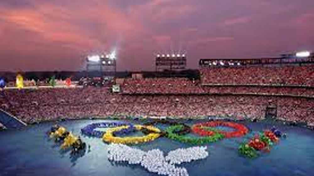 ১৯৯৬ সালের আটলান্টায় অলিম্পিক্স অনুষ্ঠিত হয়েছিল সেন্টেনিয়াল অলিম্পিক পার্কে। পরে পার্কটি সাধারণ মানুষের ব্যবহারের জন্য নতুন করে সাজিয়ে তোলা হয়েছিল। পার্কে অনুষ্ঠিত অলিম্পিক্সের স্মৃতি হিসাবে একটি মনুমেন্ট-ও তৈরি করা হয়েছে। সাধারণ মানুষের কাছে পার্কটি এখন দর্শনীয় স্থান।