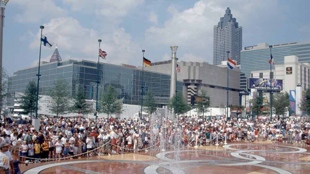 ক্রীড়াবিদেদের থাকার জন্য পাশে থাকা ক্লার্ক আটলান্টা বিশ্ববিদ্যালয়ের ক্যাম্পাসে ছোট ছোট অনেক ঘর বানানো হয়েছিল। সেগুলি পরবর্তীকালে বিশ্ববিদ্যালয়ের ছাত্রাবাসে পরিণত হয়।