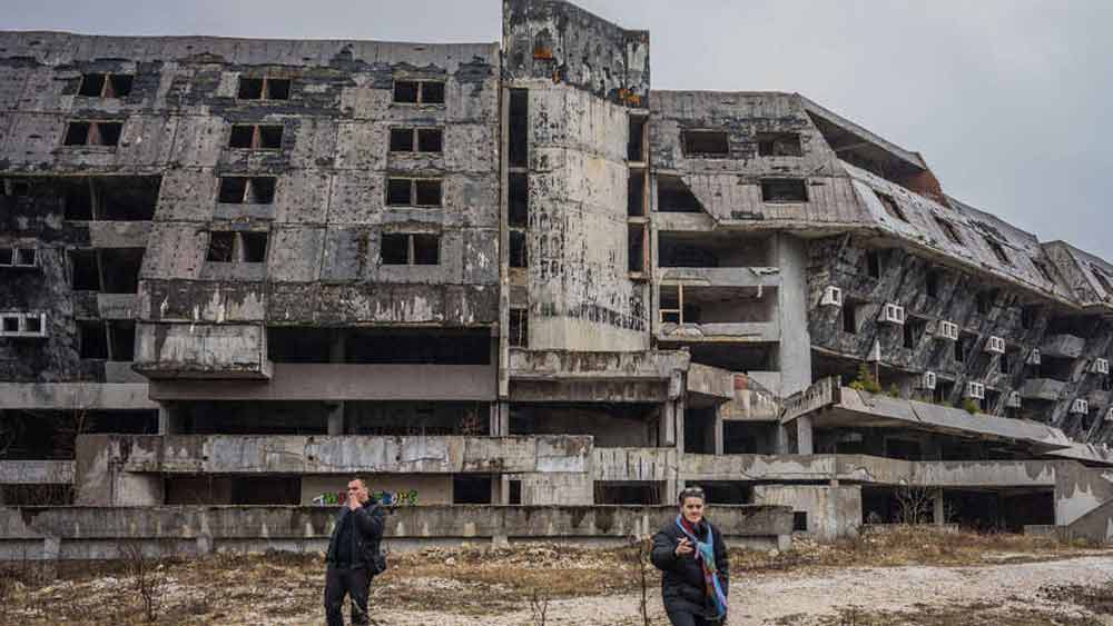 টোকিয়োর এই ভিলেজের কী হবে তা এখনও সিদ্ধান্ত হয়নি। তবে এখনও পর্যন্ত যত বার অলিম্পিক্স হয়েছে এবং যে ক’টি এমন ভিলেজ তৈরি হয়েছিল তাদের ভবিষ্যৎ একে অপরের থেকে আলাদা হয়েছে। কোনওটির পুনর্ব্যবহার করা হয়েছে। কোনওটি আবার একেবারেই পরিত্যক্ত।