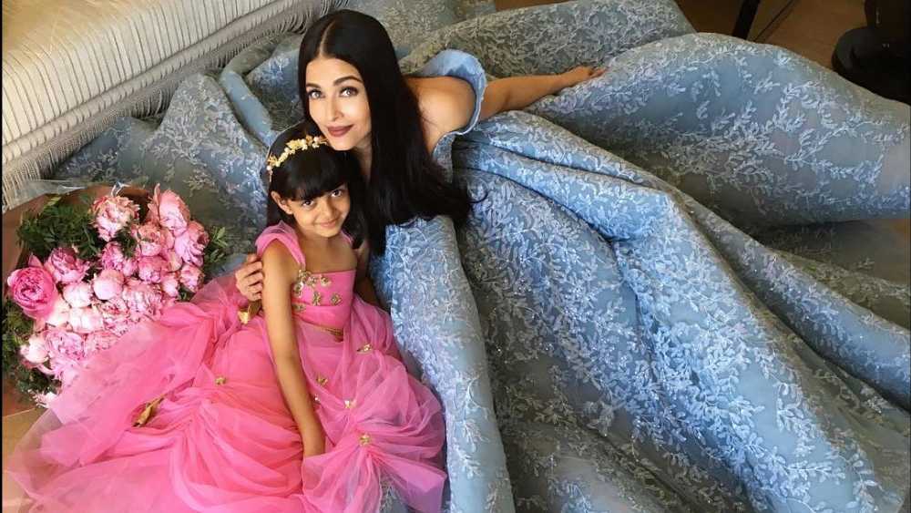 অমিতাভের সঙ্গে ঐশ্বর্যার সম্পর্ক অবশ্য বরাবর ভাল ছিল বলেই শোনা গিয়েছে। এমনকি কান চলচ্চিত্র উৎসবে ঐশ্বর্যা এবং আরাধ্যার ছবি নিজের ইনস্টাগ্রাম অ্যাকাউন্ট থেকে শেয়ার করেছিলেন অমিতাভ।