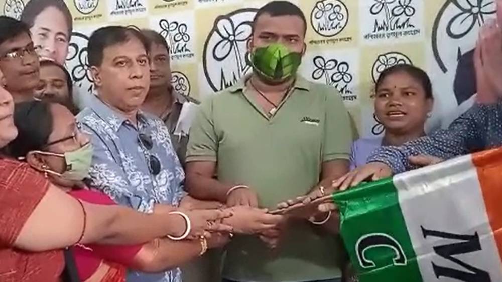 Again Panchayat Members of BJP led gram panchayat quite party and joined TMC dgtld