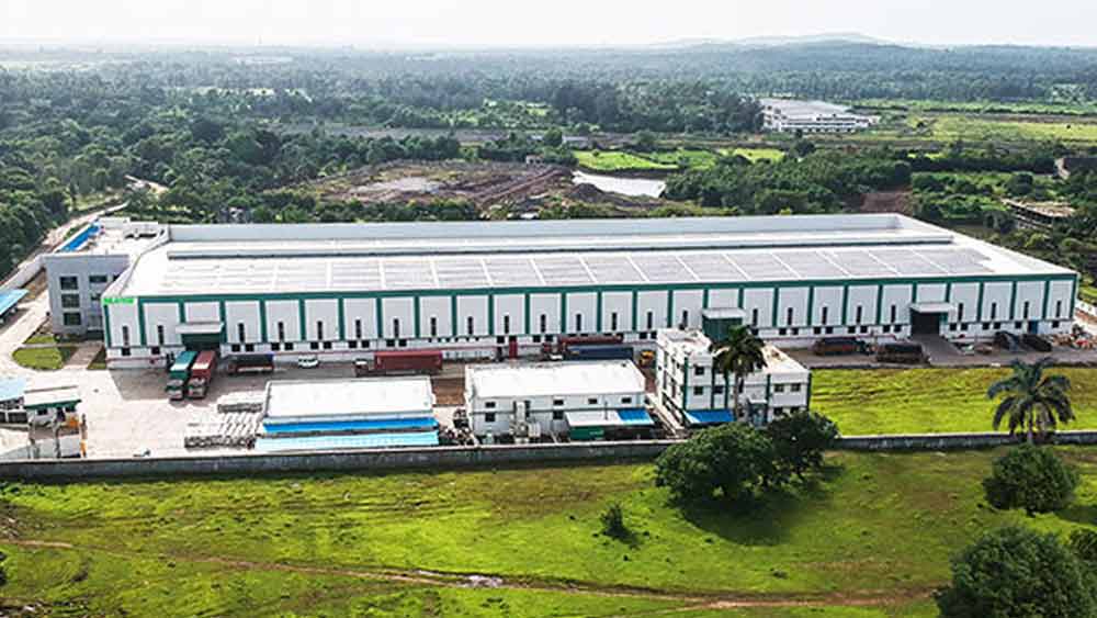 প্রথম থেকে যদিও এই ব্যবসায় হাত লাগাননি তিনি। ১৯৮৯ সালে পাঁচ হাজার টাকা ধার নিয়ে তাপ পরিবহণ সংক্রান্ত যন্ত্রপাতির ব্যবসা শুরু করেন।