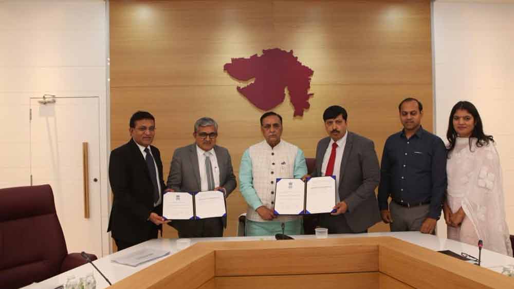 তিন বছর সৌর প্যানেল তৈরি করে হিতেশ বুঝেছিলেন ভারতের বাজারের অধিকাংশই চিনের নিয়ন্ত্রণে। তাঁর মতো আরও অনেক ভারতীয় ব্যবসায়ী তো লড়াইয়ে ছিলেনই।