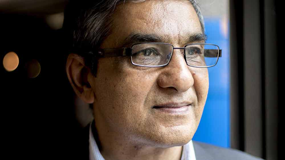 চাপ নিতে না পেরে প্রথমে ভেঙে পড়েন তিনি। তা বলে কঠিন রাস্তা ছেড়ে বেরিয়ে আসেননি। ঘাত-প্রতিঘাত পেরিয়ে এগিয়ে গিয়েছেন।