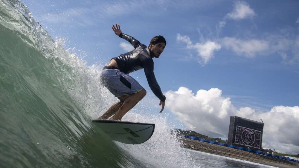 সুগিয়াসাকি সার্ফ বিচের ছোট ঢেউ নিয়ে চিন্তায় ছিলেন কিছু প্রতিযোগী। 