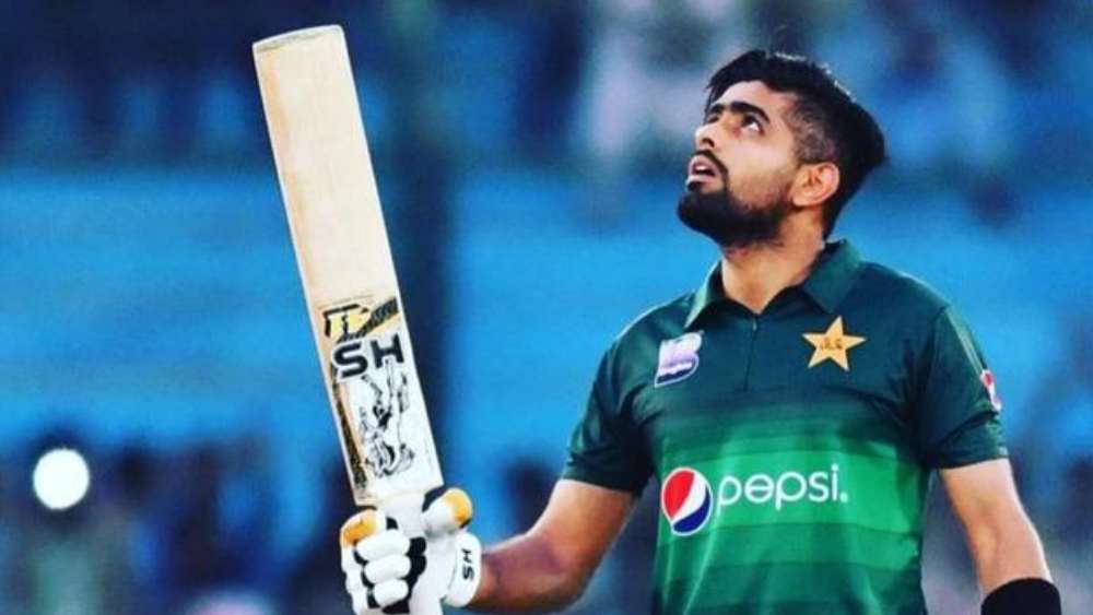 বাবরের সঙ্গে কোহলীর তুলনা চান না শোয়েব।