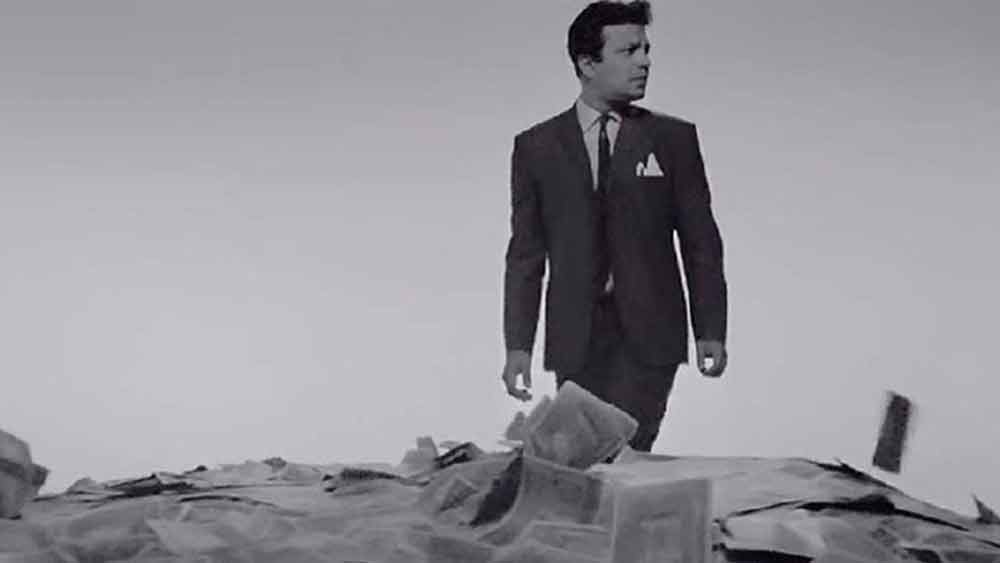 হলিউডের বিখ্যাত অভিনেত্রী এলিজাবেথ টেলর ‘নায়ক’ দেখার পর রীতিমতো উচ্ছ্বসিত হয়ে পড়েছিলেন। উত্তমের সঙ্গে দেখা করতেও চেয়েছিলেন তিনি। এলিজাবেথ মুগ্ধ হয়েছিলেন উত্তমের অভিনয়ে।